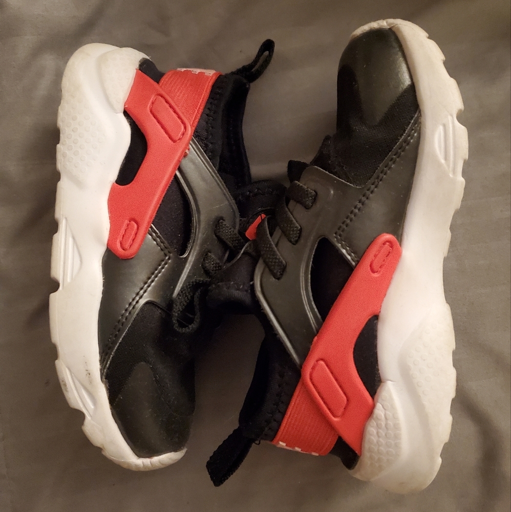 Nike Air Huarache 9c red/ Black/ Pink Nike